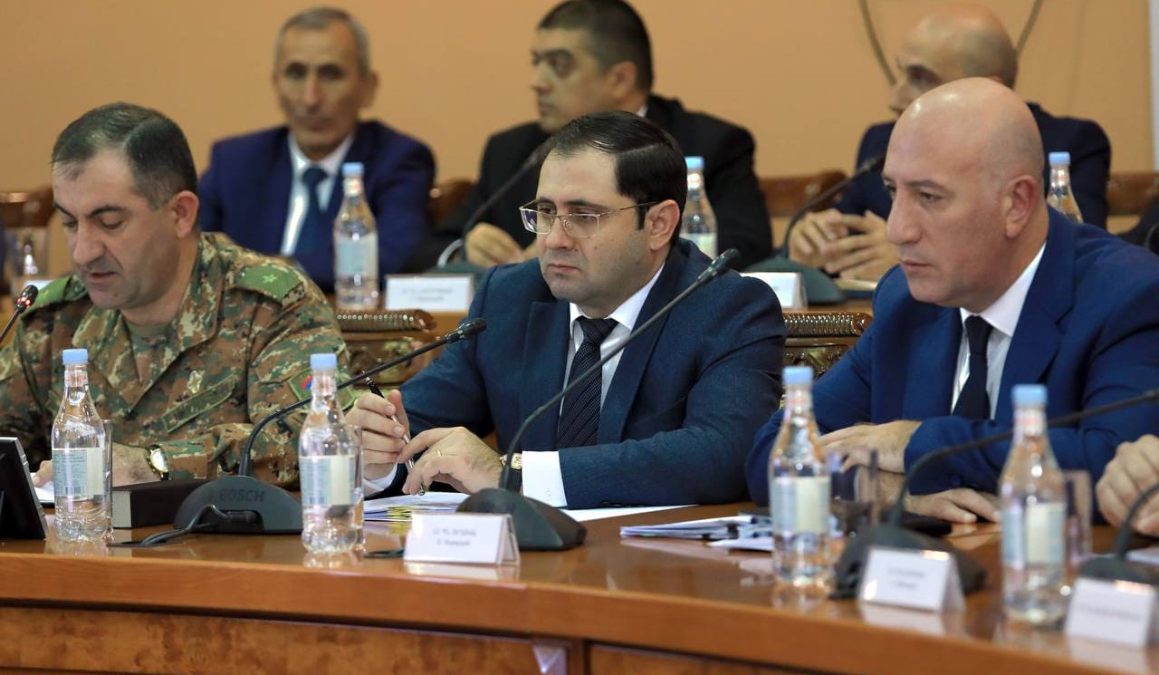 ER müdafiə nazirinin başçılığı ilə məsləhətləşmə keçirilib