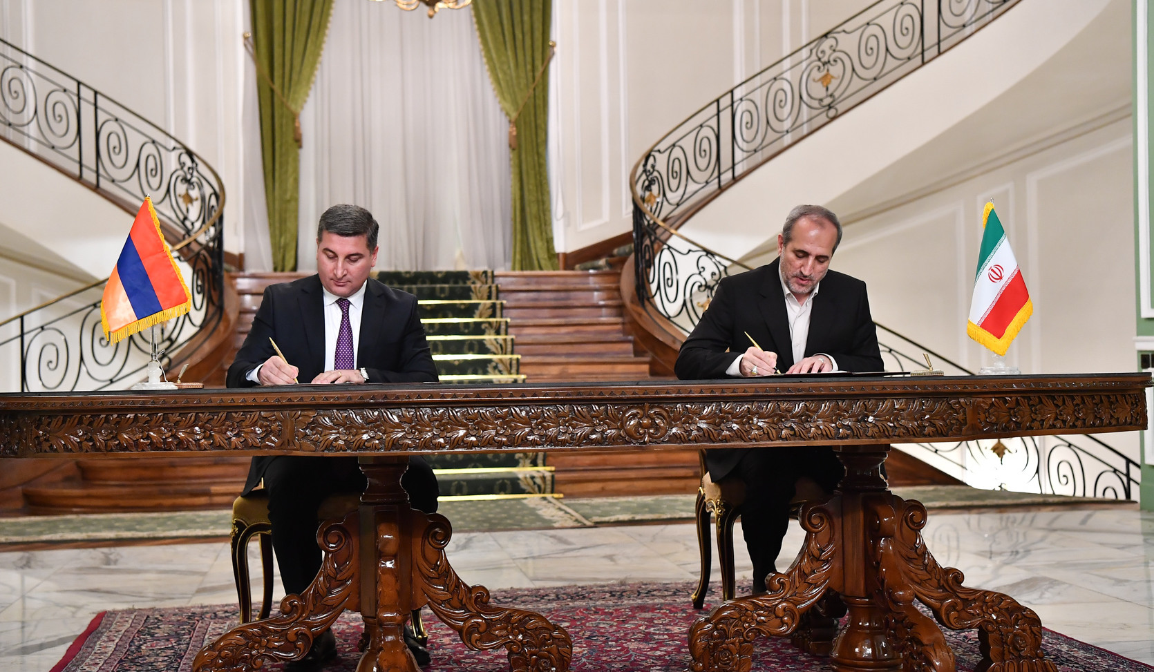 Армения и  Иран подписали меморандум о взаимопонимании о сотрудничестве в области природного газа