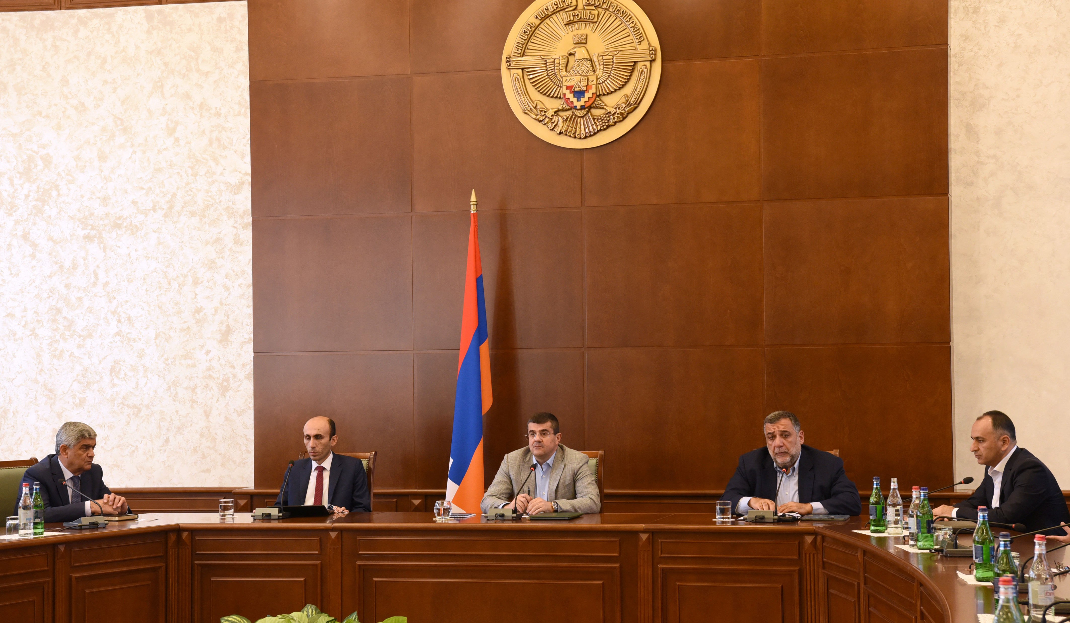 Arayik Harutyunyan Artsaxın yeni təyin olunmuş dövlət nazirini təqdim edib