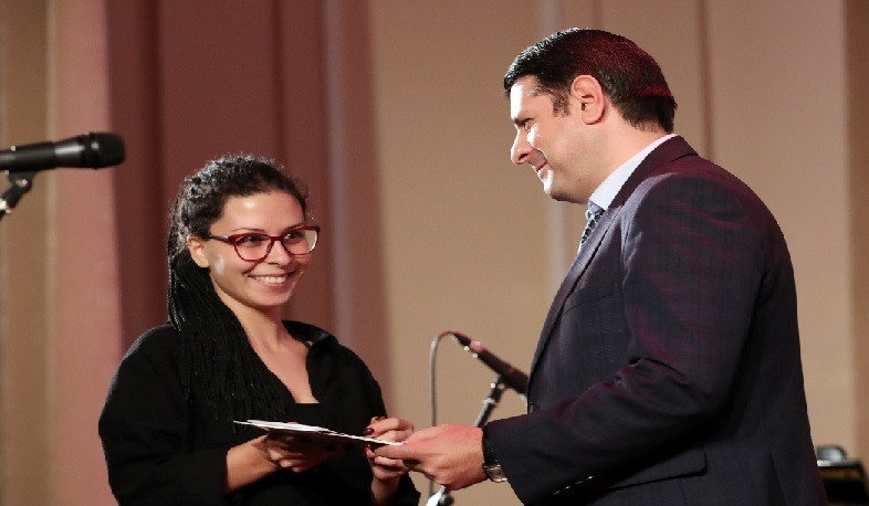 Կին սոցիալական աշխատողները՝ ճգնաժամերի դեմ հանդիման․ 13 աշխատակից պարգևատրվել է