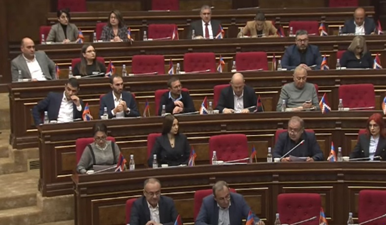 ԱԺ ընդդիմադիր պատգամավորները երդմամբ ստանձնեցին մանդատները