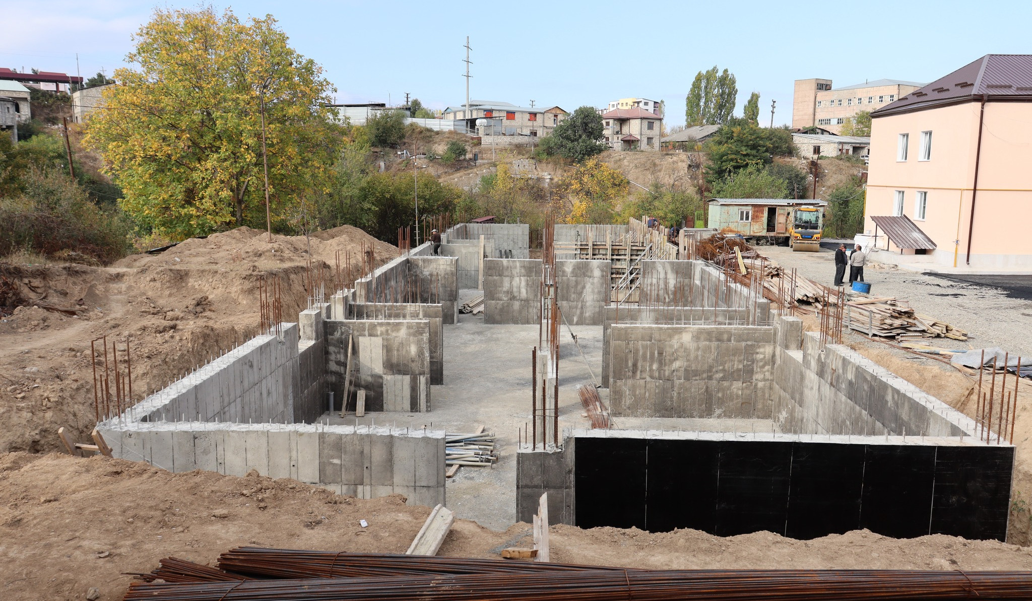 Stepanakertdə yeni yaşayış binasının tikinti işlərinə başlanılıb