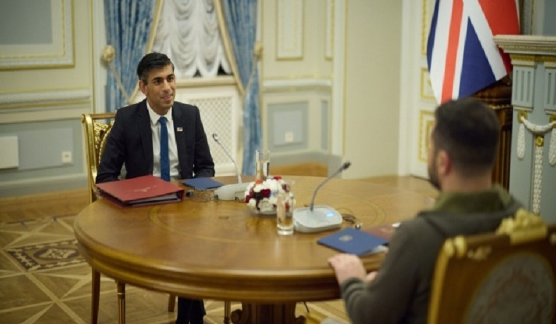 Rishi Sunak meets Zelensky in Kyiv to pledge £50m in defence aid