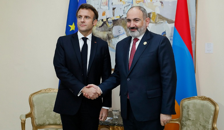 Prime Minister of Armenia and President of France have private conversation in Tunisia