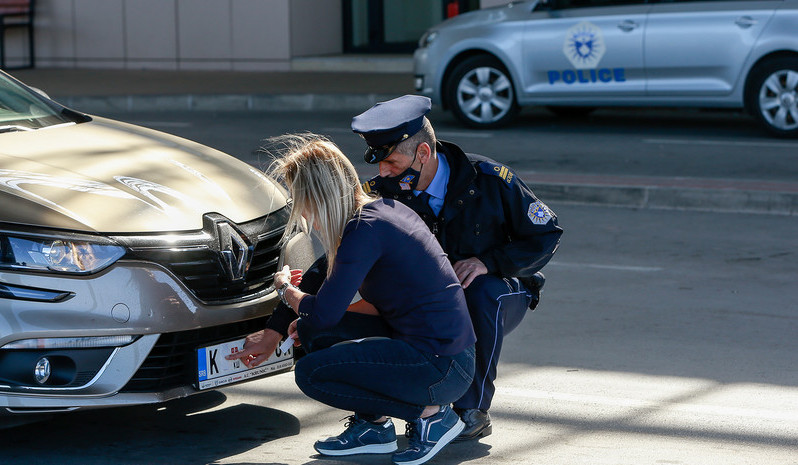 Kosovo Postpones Imposition Of License Plate Fines For 48 Hours after the US Embassy asks