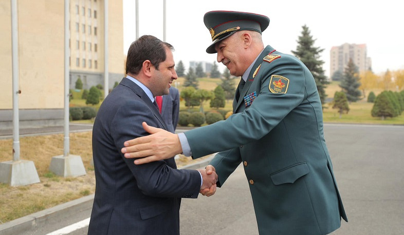 Ermənistan və Qazaxıstanın müdafiə nazirləri müdafiə sahəsində əməkdaşlığın inkişaf etdirilməsi imkanlarına toxunublar