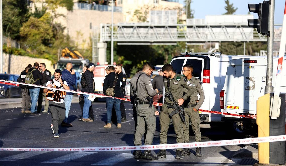 Twin blasts in Jerusalem kill one in suspected Palestinian attack