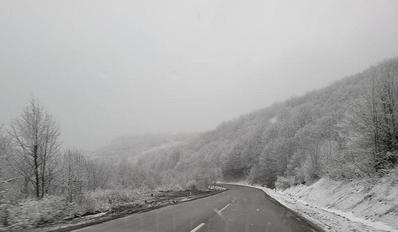 Մեղրիի լեռնանցքում ձյուն է տեղում