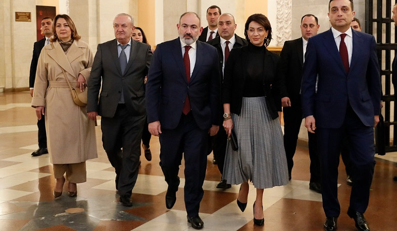 PM Pashinyan, together with his wife, attends charity concert in support of soldiers being treated at Soldier's Home