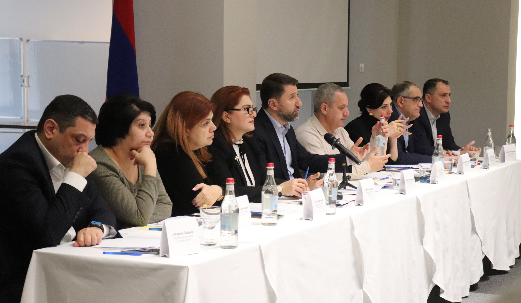 Դատական, օրենսդիր և գործադիր իշխանության ներկայացուցիչները քննարկել են դատարանների բեռնաթափմանն ուղղված լուծումները