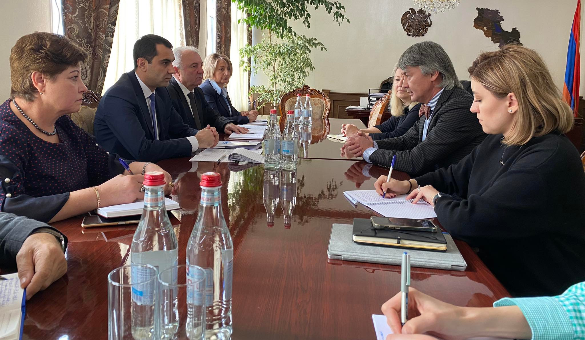 Գեղարքունիքի մարզպետարանում քննարկվել են տեղահանված բնակչության կարիքների գնահատման ու աջակցության հարցեր