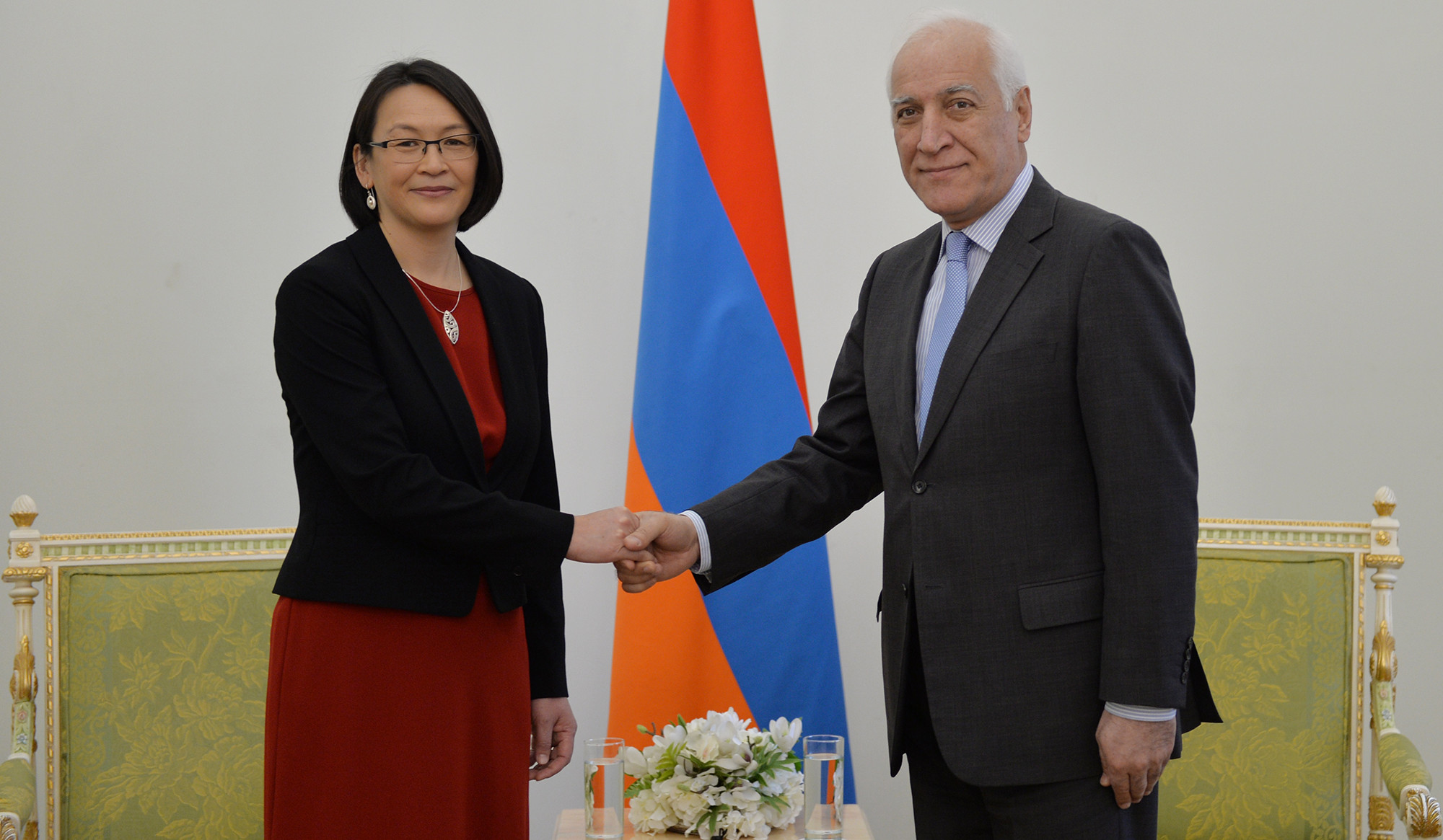 Ваагн Хачатурян принял верительные грамоты новоназначенного посла Новой Зеландии в Армении Сары Мери Уолш