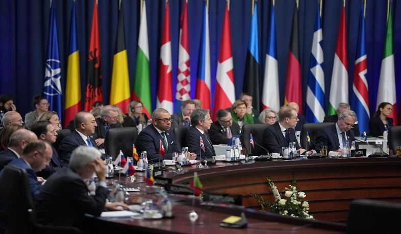 Министры иностранных дел стран НАТО собрались в Бухаресте, чтобы обсудить дальнейшие формы и объемы помощи Украине