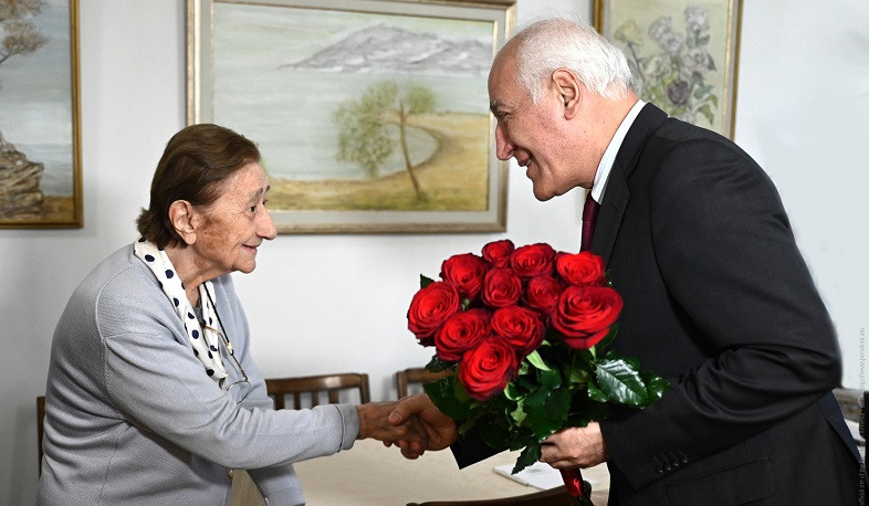 Վահագն Խաչատուրյանն այցելել է գեղանկարիչ Հակոբ Հակոբյանի ընտանիքին