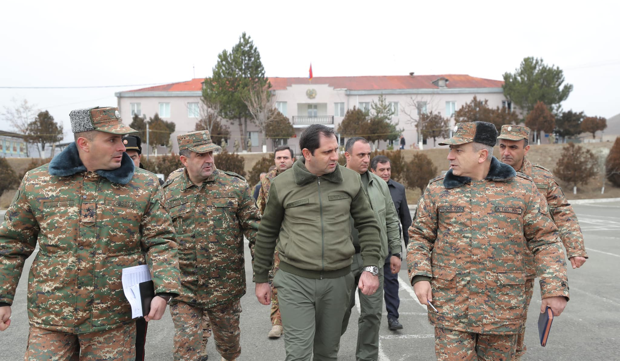 Սուրեն Պապիկյանն այցելել է N բանակային զորամիավորում, հետաքրքրվել սպառազինության հետ կապված հարցերով