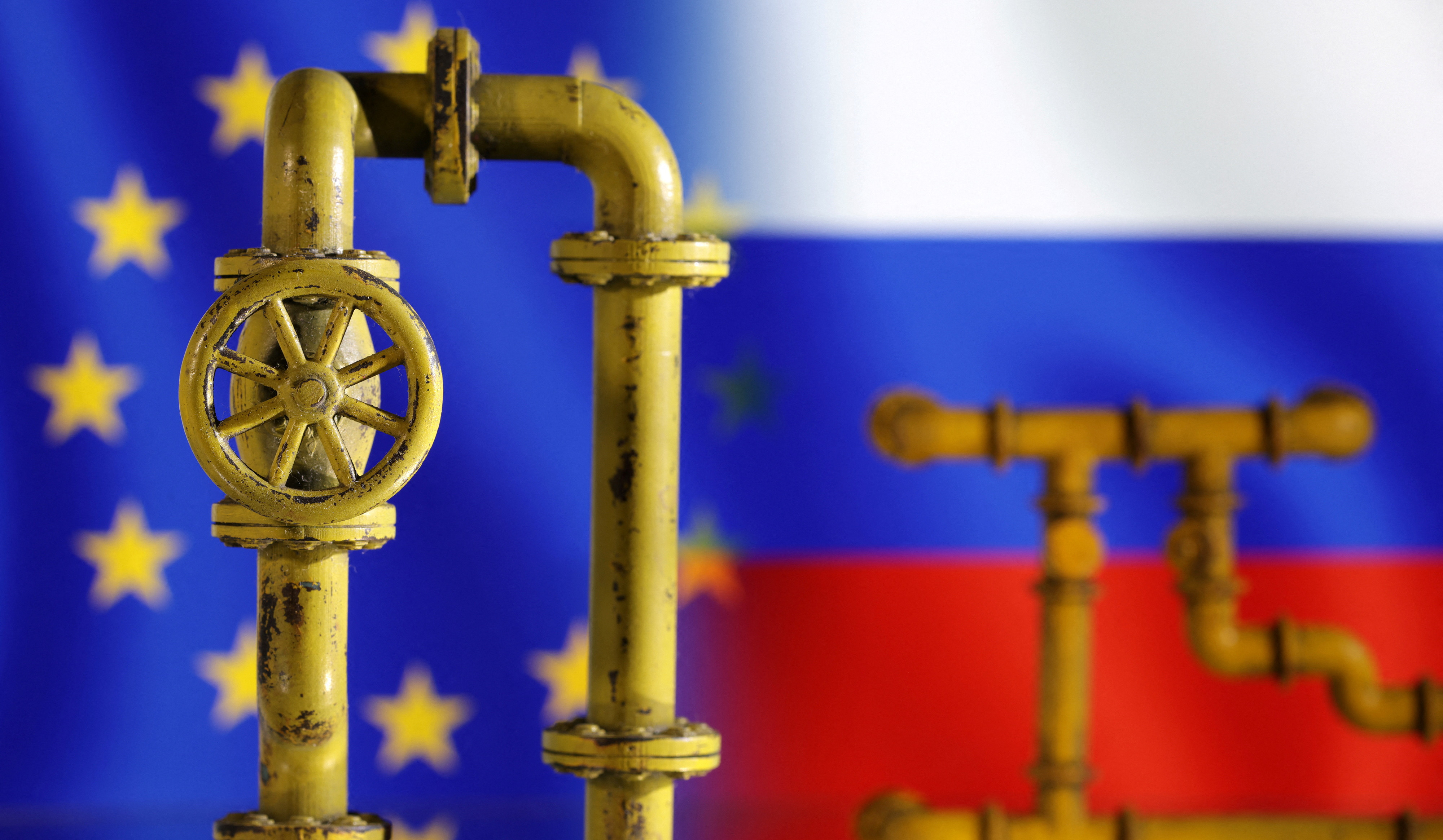 EU tentatively agrees $60 price cap on Russian seaborne oil