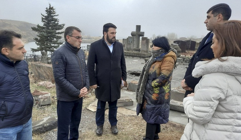 İspaniyalı deputat Cermukda Azərbaycan təcavüzünün nəticələri ilə tanış olub