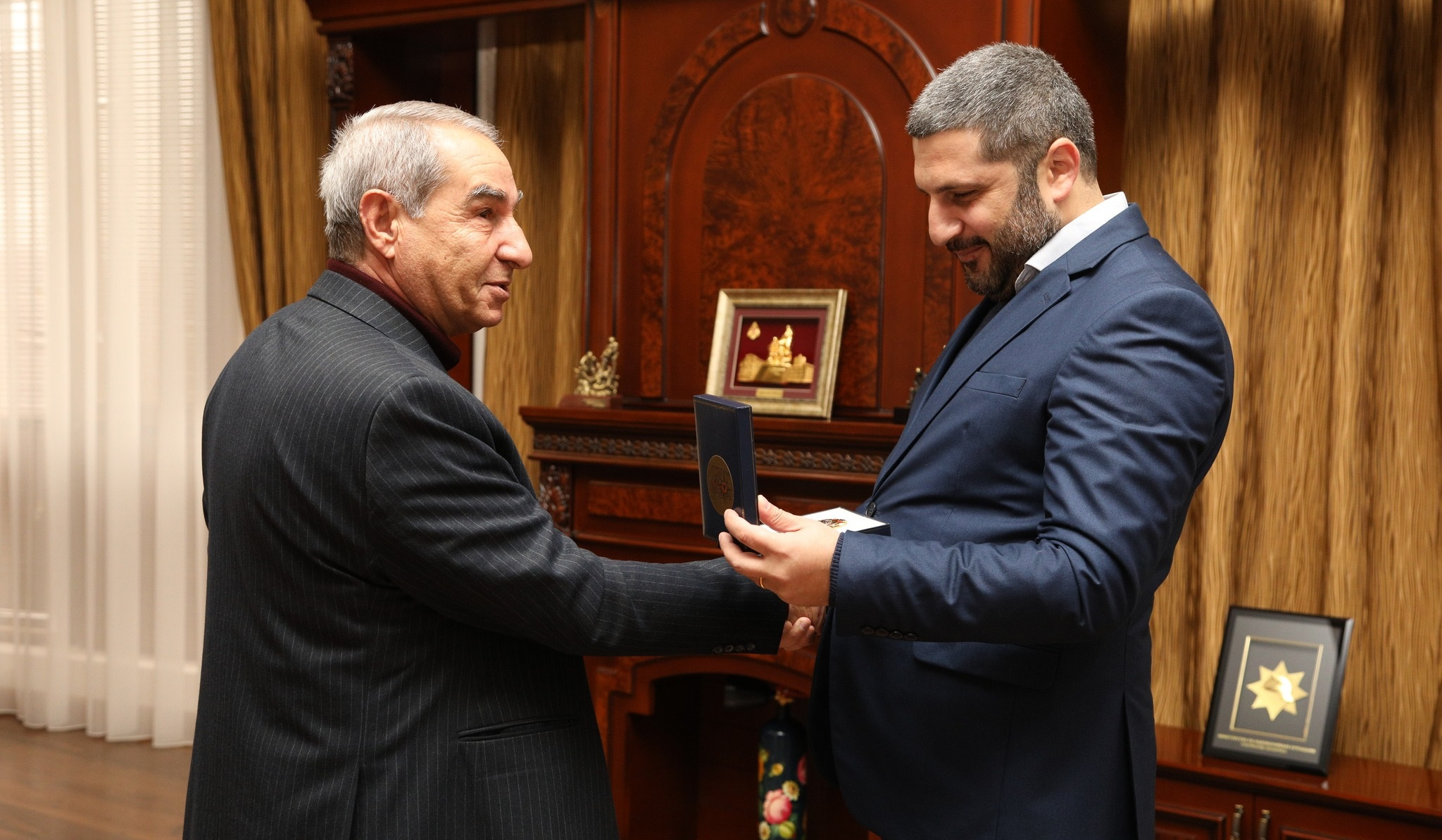 Արմեն Փամբուխչյանը պարգևատրել է վետերաններին