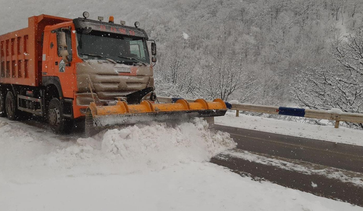 Վարդենիսի, Ստեփանավանի, Թումանյանի, Տաշիրի, Թալինի տարածաշրջաններում ձյուն է տեղում