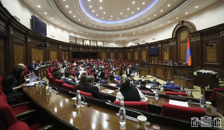 Փոփոխություններ՝ «Պետական պաշտոններ և պետական ծառայության պաշտոններ զբաղեցնող անձանց վարձատրության մասին» օրենքում