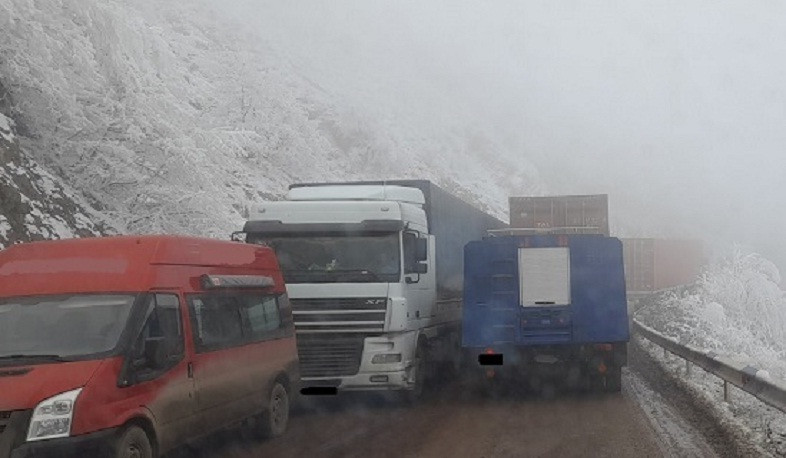 Փրկարարները Տաթև-Շինուհայր ճանապարհին արգելափակումից դուրս են բերել 26 բեռնատար ավտոմեքենա