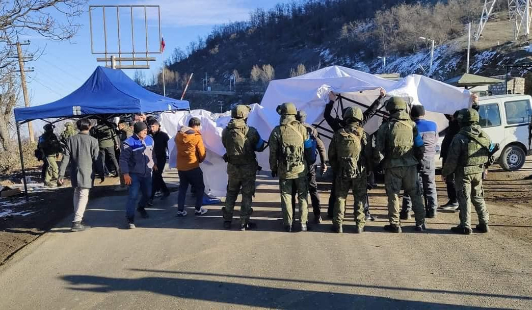 Группа азербайджанцев сегодня 10:30 утра перекрыли автомагистраль Степанакерт-Горис: ИнфоЦентр НКР