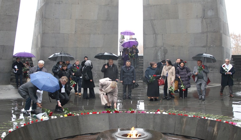 «Ընդդեմ ցեղասպանության հանցագործության» 4-րդ գլոբալ ֆորումի մասնակիցներն այցելել են Հայոց ցեղասպանության հուշահամալիր