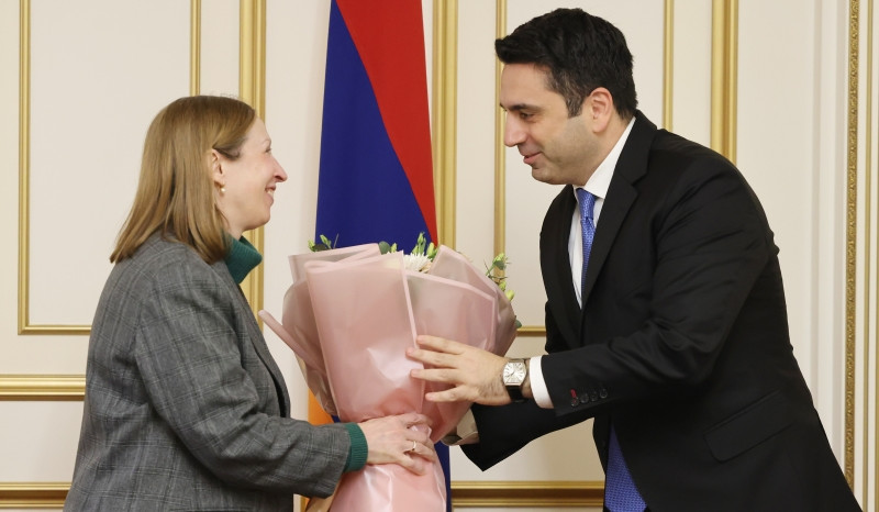Председатель НС пожелал Линн Трейси успехов в ее дальнейшей деятельности, выразив уверенность, что посол сохранит дружественные связи с Арменией