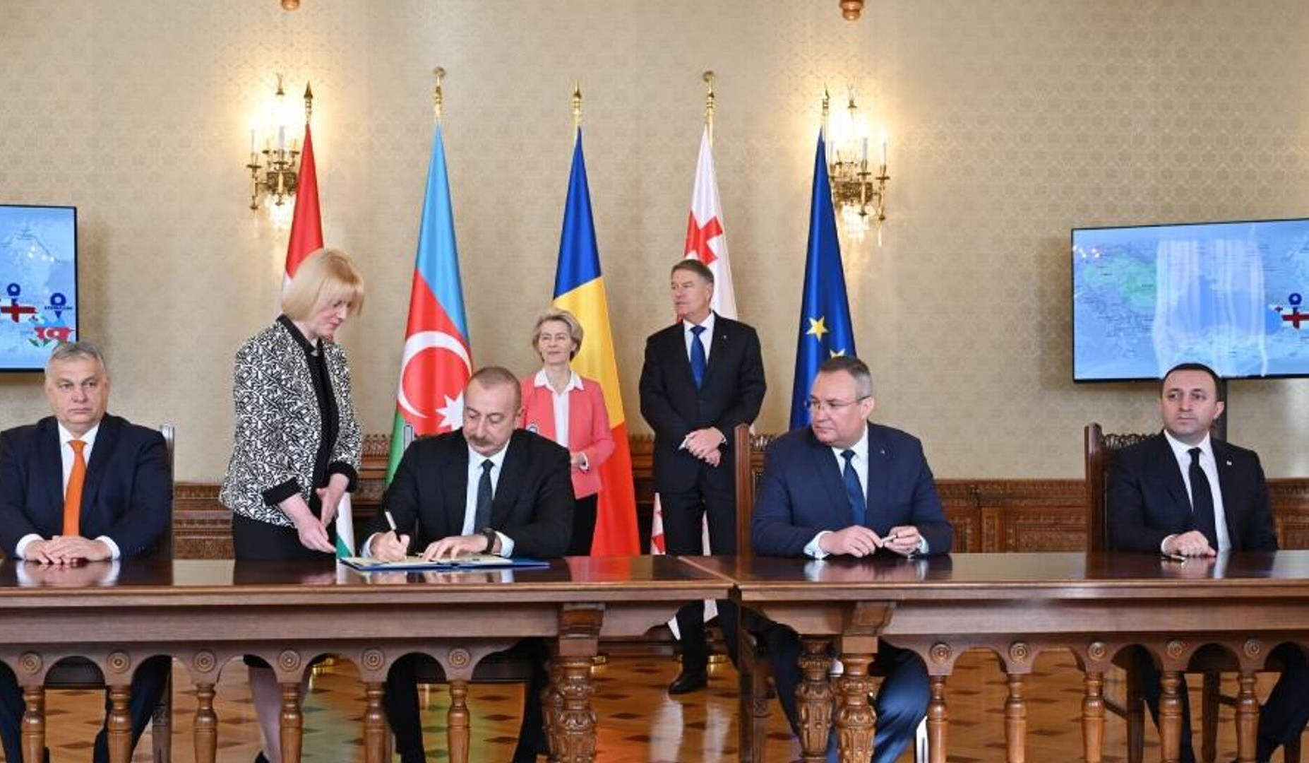 Agreement signed in Bucharest on transfer of electricity from Azerbaijan to Europe through territory of Georgia