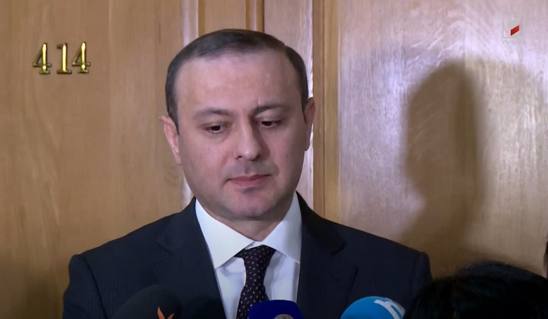 В тексте мирного договора мы предложили создать институт гарантов: Армен Григорян