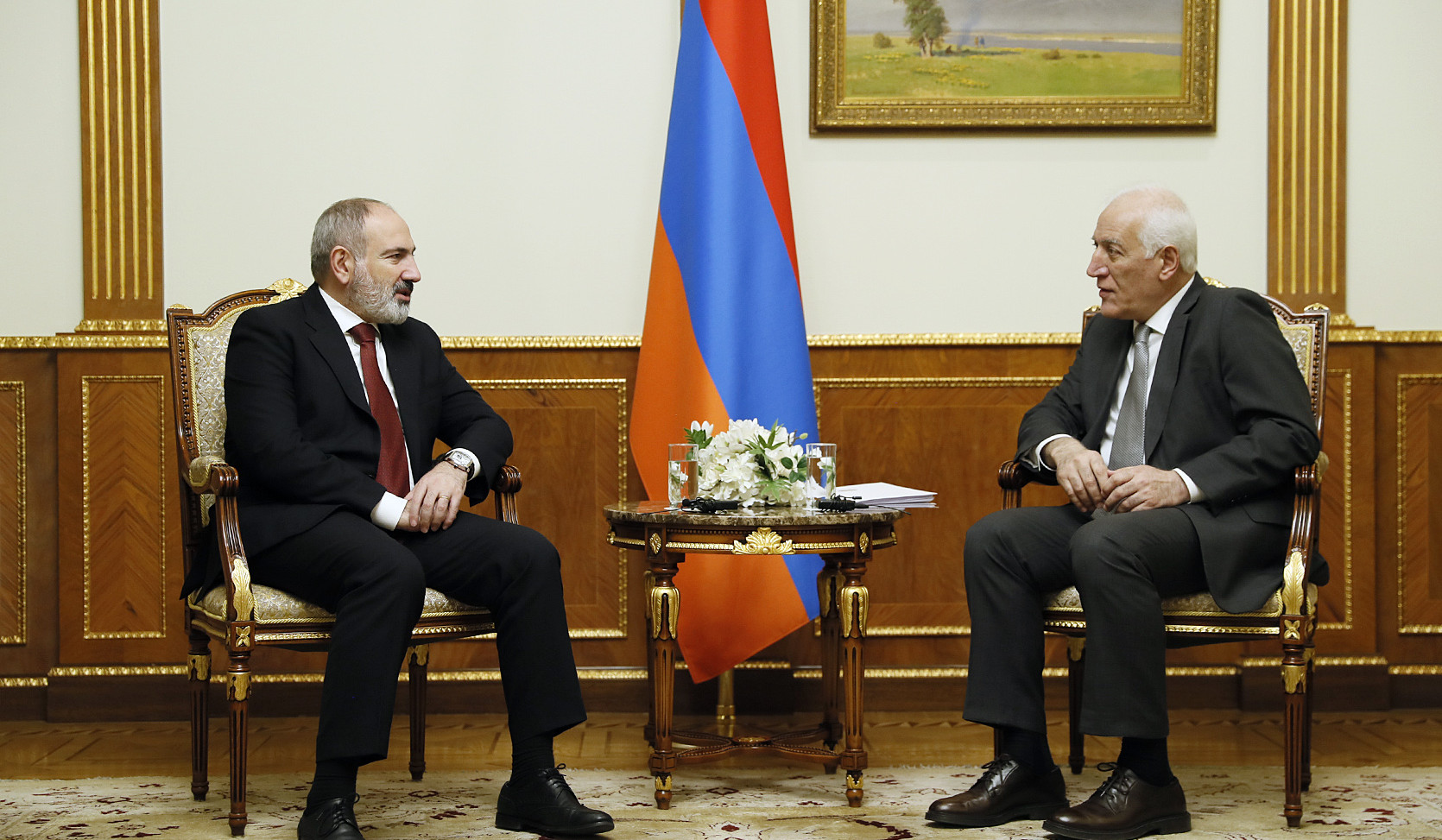 Nikol Pashinyan meets with Vahagn Khachaturyan