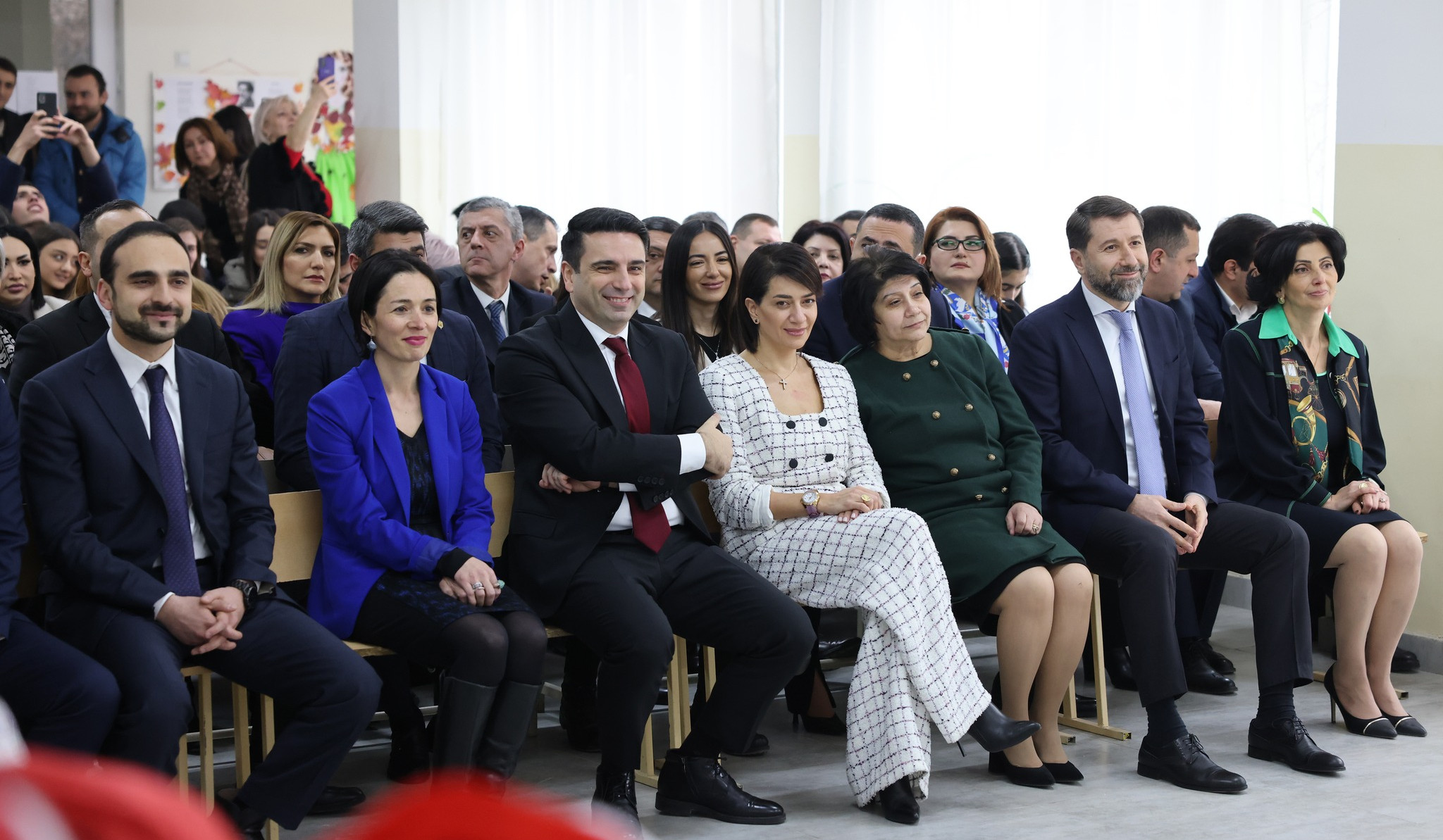 ՀՀ ԱԺ նախագահը և վարչապետի տիկինը Գևորգ Արշակյանի անվան դպրոցում մասնակցել են բարեգործական միջոցառման