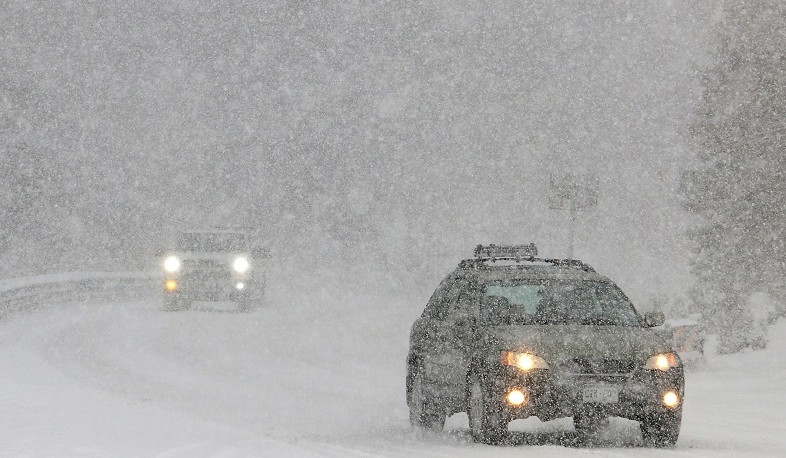 'Once-in-a-lifetime' blizzard kills at least 60 people in US