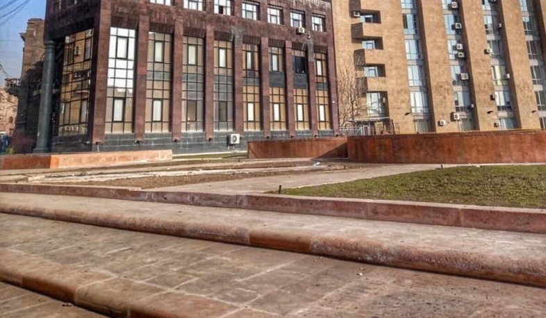 Ապամոնտաժվել է «Հանրապետության հրապարակ» կայարանի տարածքում գտնվող գովազդային վահանակը