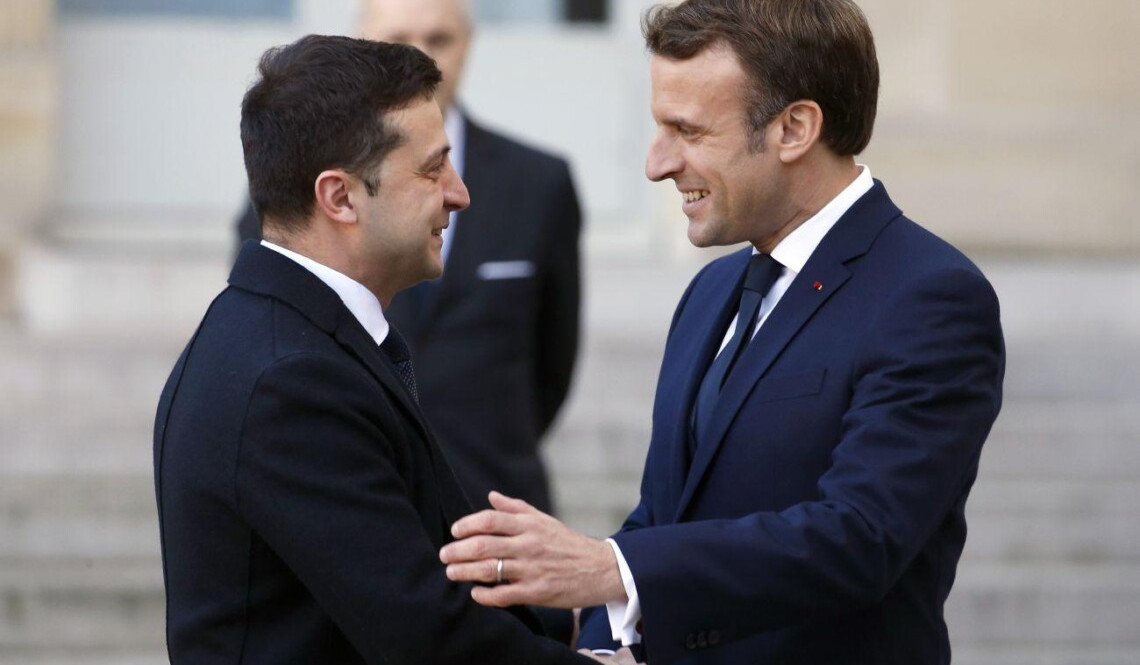 Макрон пообещал Зеленскому колесные танки