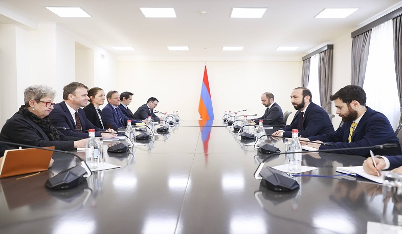 Ararat Mirzoyan Aİ-nin texniki qrupunun üzvlərini qəbul edib