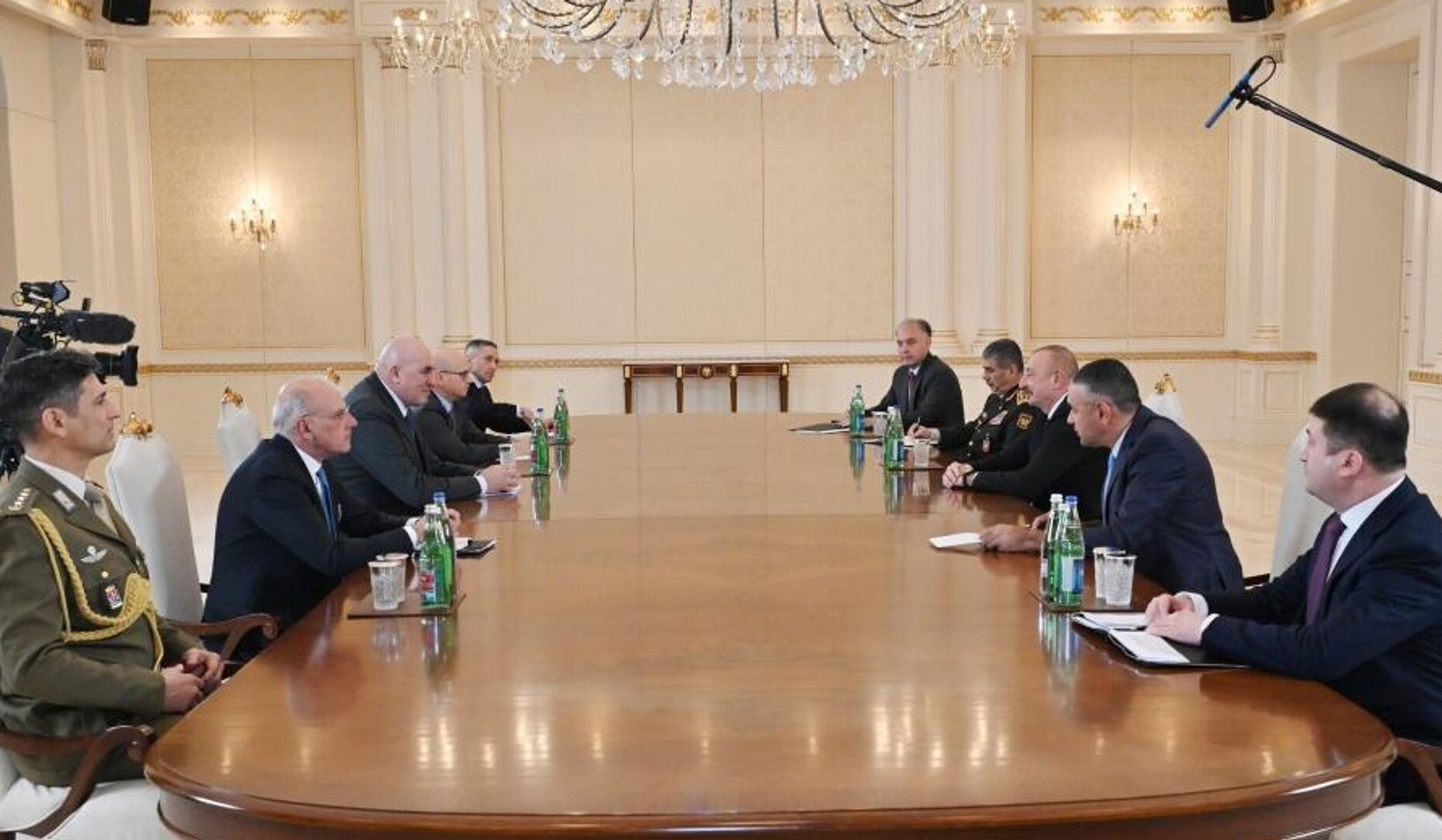 Ալիևը Իտալիայի պաշտպանության նախարարի հետ բանակցությունների ընթացքում քննարկել է երկկողմ համագործակցության ընդլայնումը