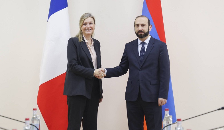 Азербайджан стремится подвергнуть армян Нагорного Карабаха этнической чистке: Мирзоян