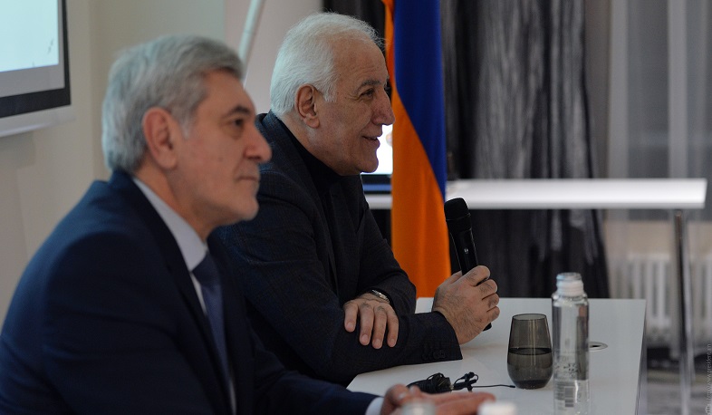 Ermənistanın Prezidenti Tallinndə Estoniya erməni icmasının nümayəndələri ilə görüşüb