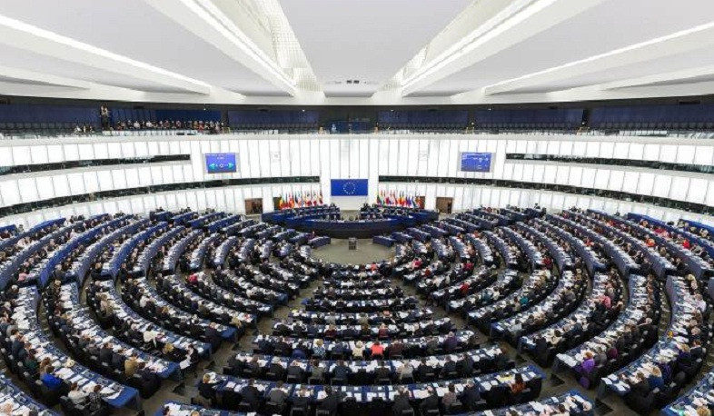 Европарламент требует немедленного восстановления свободного передвижения по Лачинскому коридору
