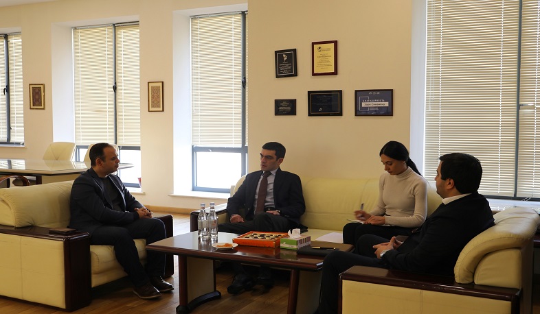 Սերգեյ Ղազարյանը և Զարեհ Սինանյանը քննարկել են Լաչինի միջանցքի արգելափակման հետևանքով ստեղծված իրավիճակը