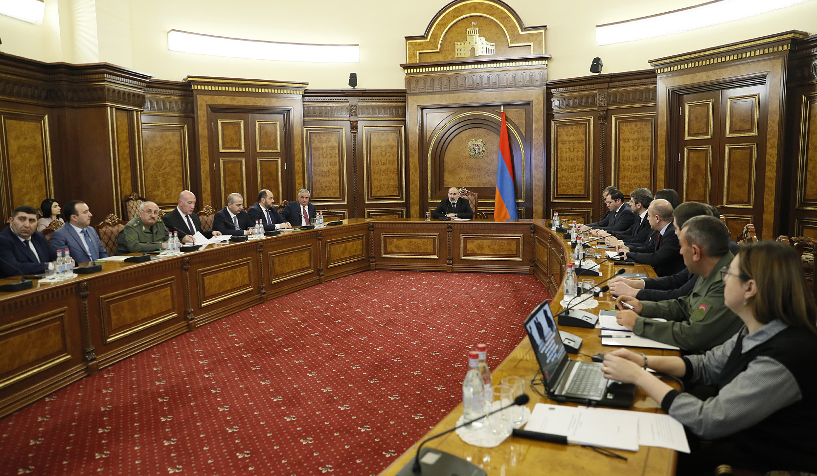 Под председательством премьер-министра Армении обсуждены результаты проведенных среди участников сборов резервистов соцопросов