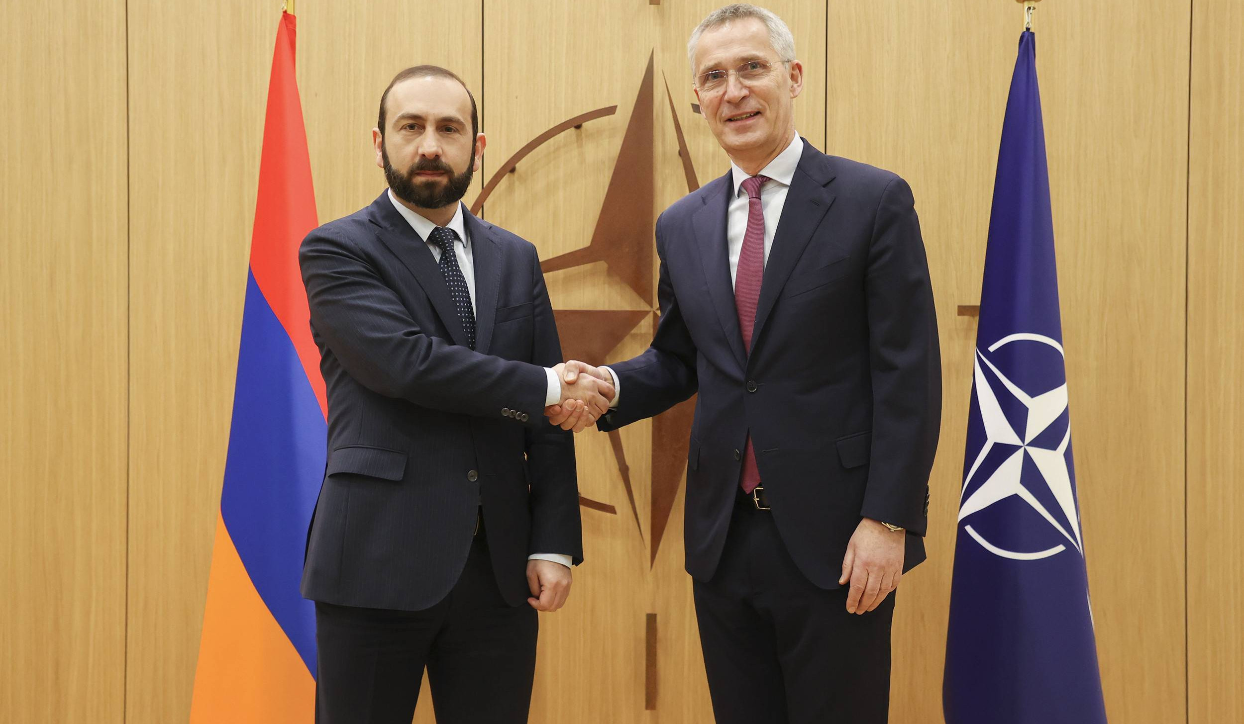 Арарат Мирзоян встретился с Генсеком НАТО Йенсом Столтенбергом