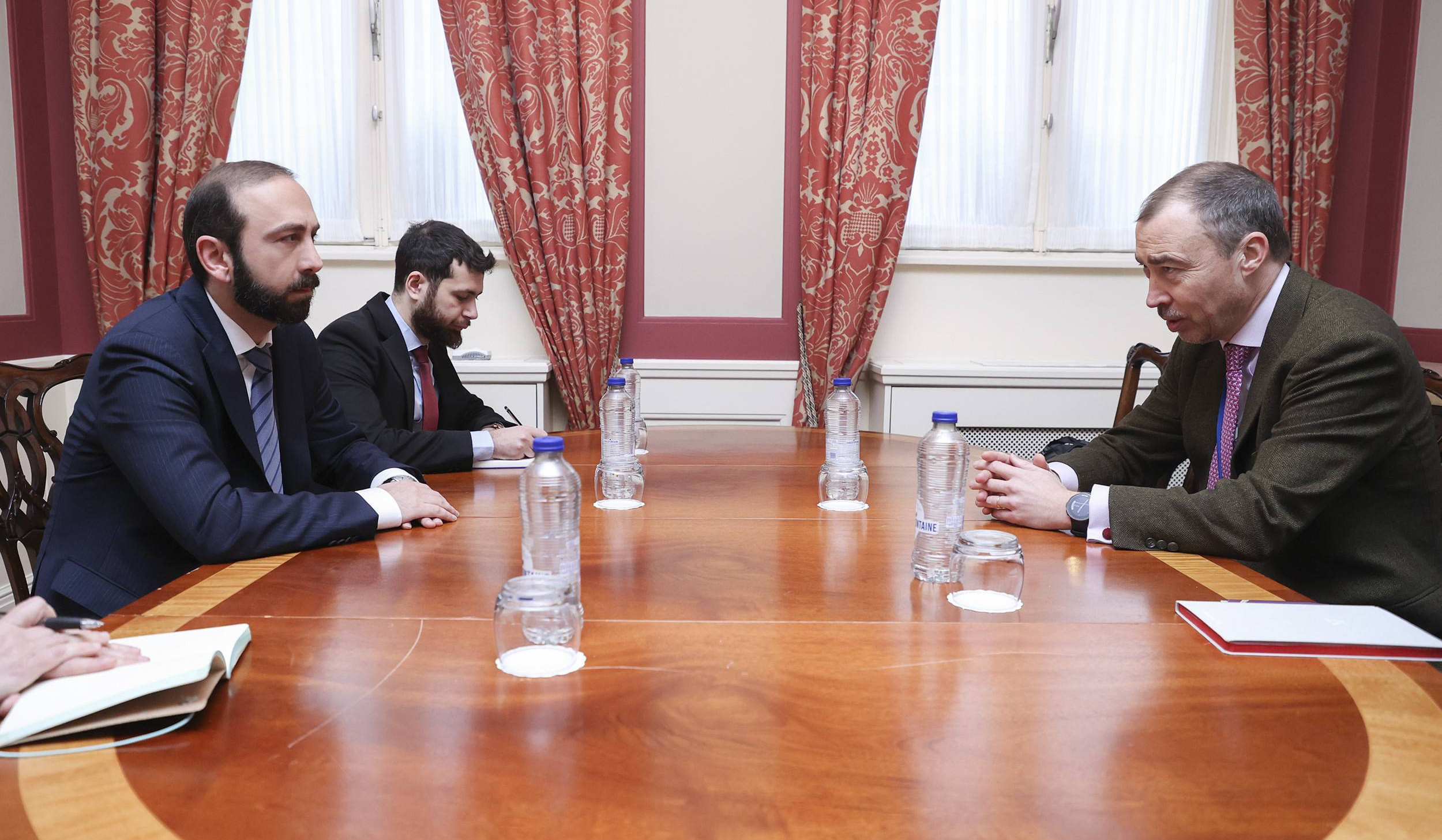 Министр иностранных дел и спецпредставитель ЕС обменялись мнениями о процессе урегулирования армяно-азербайджанских отношений