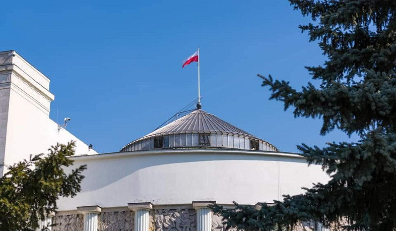 Լեհաստանի Սենատի արտաքին հարաբերությունների հանձնաժողովն Ադրբեջանի իշխանություններին կոչ է արել ապաշրջափակել Լաչինի միջանցքը
