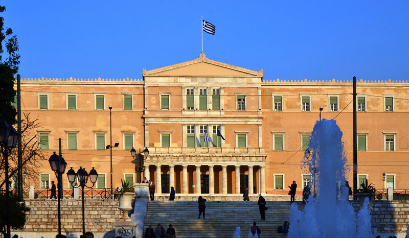 Парламент Греции отклонил вотум недоверия правительству во главе с Мицотакисом
