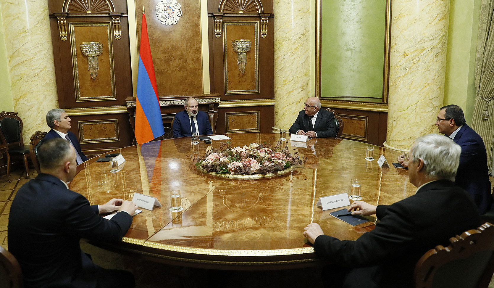 Prime Minister meets with the leaders of extra-parliamentary political forces