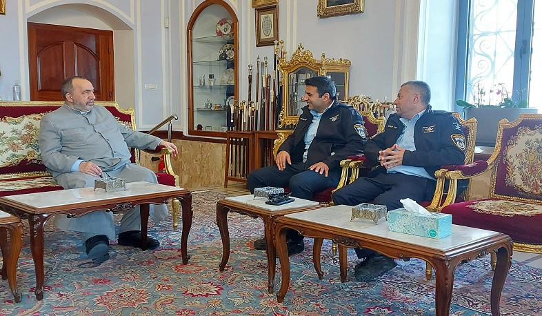 Jerusalem Police officers visit Armenian patriarchate, discuss the incidents that happened in recent days with Patriarch