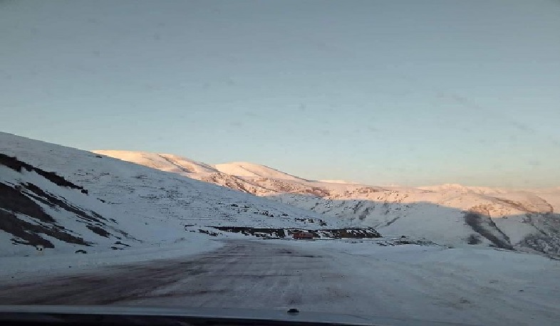 Հայաստանի ավտոճանապարհներին տեղ-տեղ առկա է մերկասառույց, տեղում է ձյուն