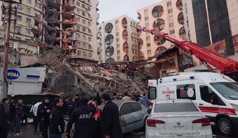 Թուրքիայում երկրաշարժի հետցնցումները շարունակվում են, զոհերի թիվը անցնում է 900-ը